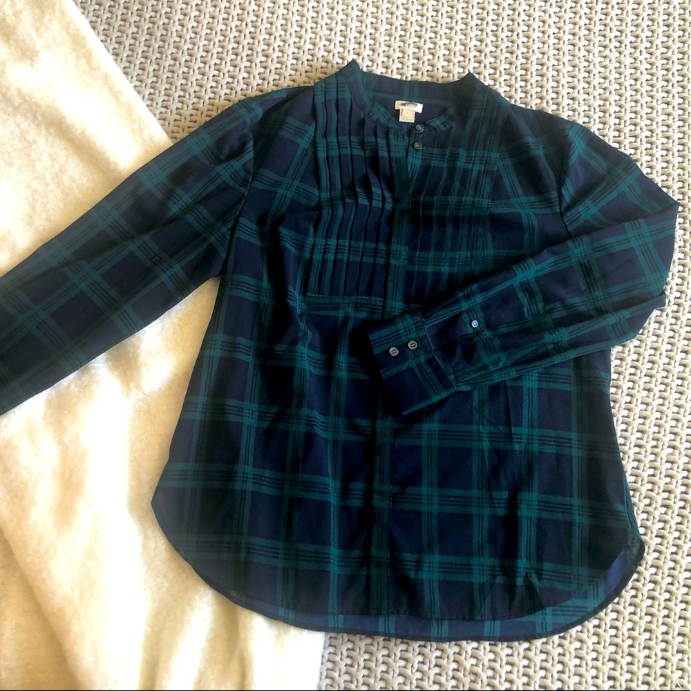 J. CREW Plaid Green + Navy Button up Blouse (Size: Large)
